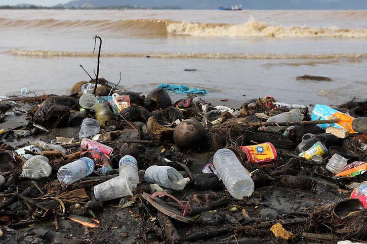 Déchets plastiques à Banda Aceh, en Indonésie. © KEYSTONE/EPA/HOTLI SIMANJUNTAK