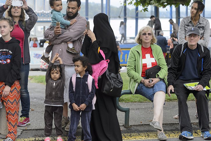 La loi sur la dissimulation du visage dans l'espace public prévoit une amende de 1000 francs aux contrevenants (archives). © KEYSTONE/MARTIAL TREZZINI