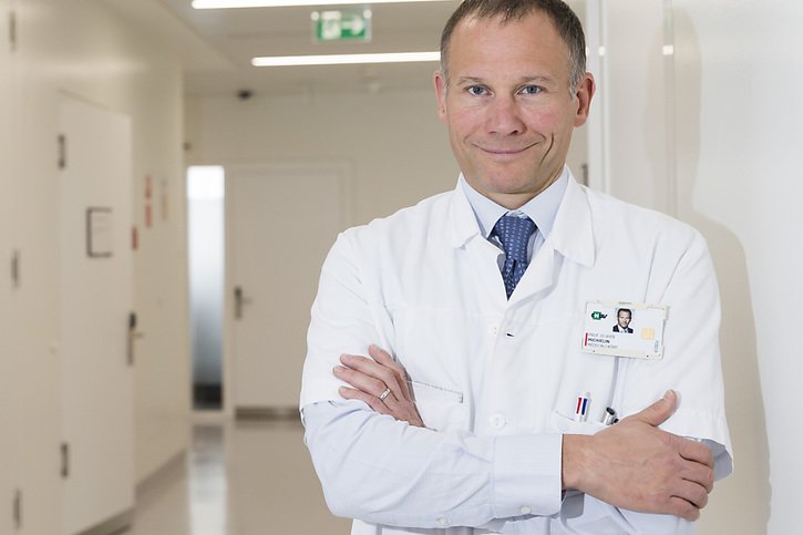 "Nous sommes en train de vivre une petite révolution", affirme Olivier Michielin, chef du département d'oncologie des Hôpitaux universitaires de Genève (archives). © KEYSTONE/CYRIL ZINGARO