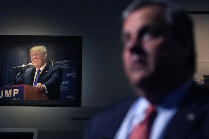 Chris Christie et Donald Trump, auparavant alliés, s'opposent désormais férocement. © KEYSTONE/AP/Charles Krupa