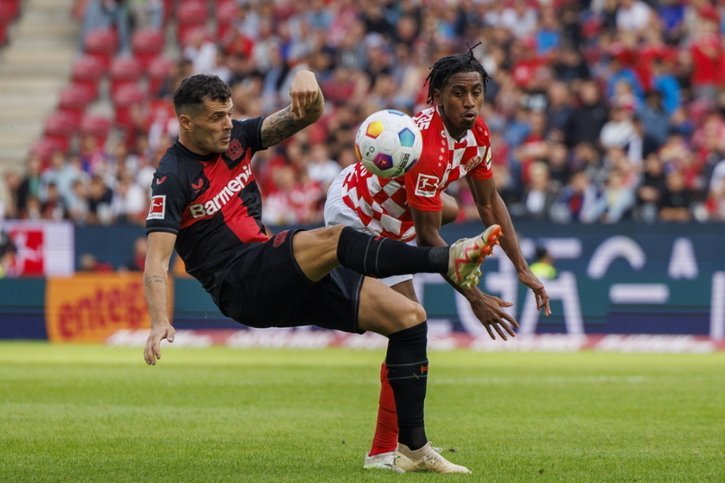 Xhaka et Leverkusen ont pris les commandes de la Bundesliga © KEYSTONE/EPA/CHRISTOPHER NEUNDORF