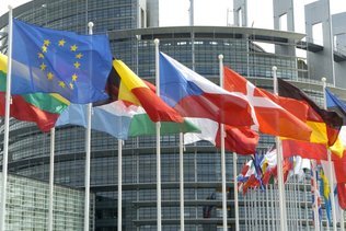 Le Parlement européen adopte un rapport sur la Suisse