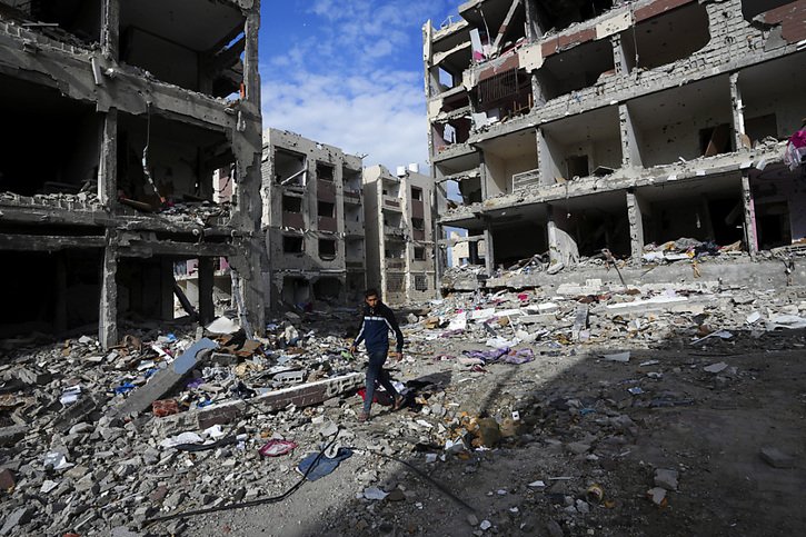 Plus de la moitié des logements ont été endommagés ou détruits dans la bande de Gaza durant la guerre, selon l'ONU. © KEYSTONE/AP/Adel Hana