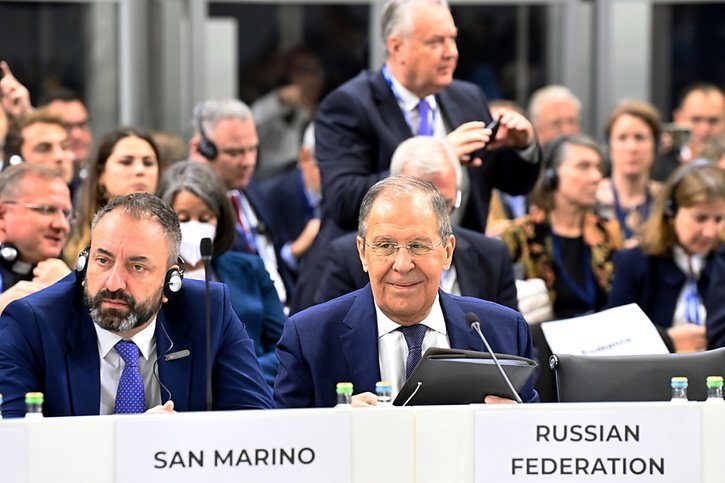 La présence de Sergueï Lavrov fait grincer des dents. © KEYSTONE/EPA/GEORGI LICOVSKI