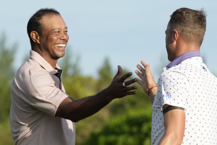Tiger Woods tient le choc physiquement pour son retour © KEYSTONE/AP/Fernando Llano