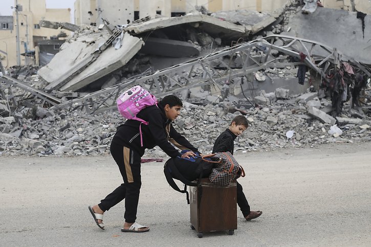 Des milliers de civils continuent de fuir vers le sud. © KEYSTONE/AP/Hatem Ali