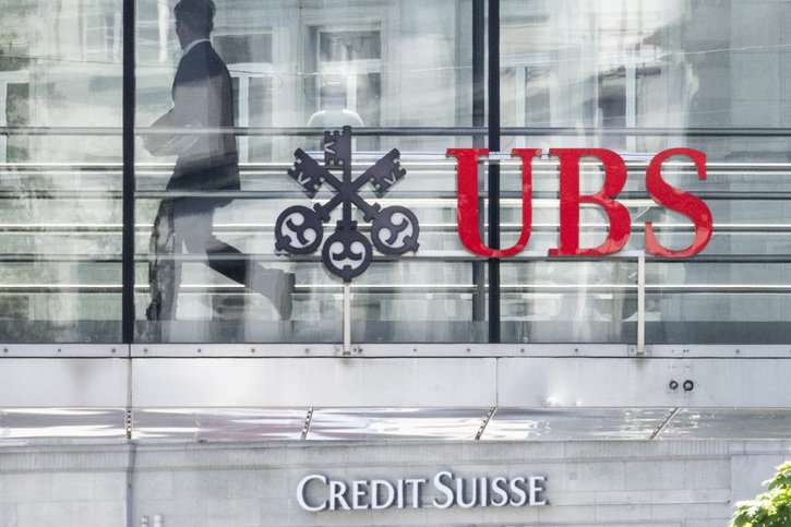 La finalisation de l'absorption désormais officialisée de Credit Suisse par UBS reste devrait bien avoir lieu l'an prochain. (archives) © KEYSTONE/ENNIO LEANZA