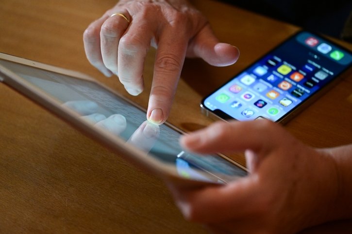 Informatique: Les Suisses délaissent la tablette numérique pour le téléphone  portable - La Liberté