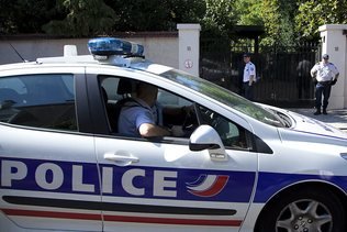 Attaque au couteau et au marteau à Paris: un mort et deux blessés