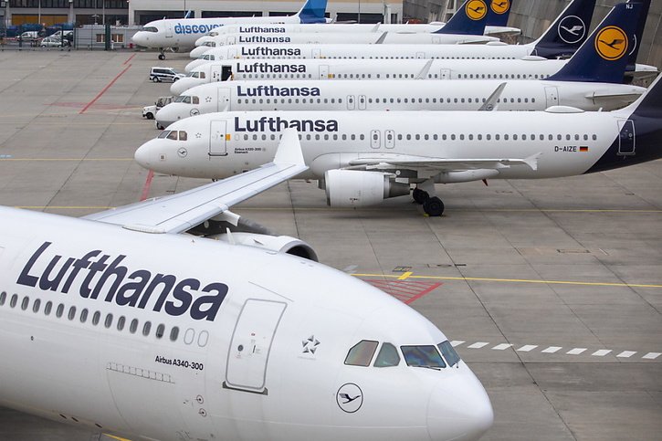 La compagnie aérienne allemande Lufthansa a annoncé mercredi être parvenue à un accord avec son personnel au sol, écartant ainsi des menaces de grève durant la pause pascale. (Photo d'illustration) © KEYSTONE/EPA/ANDRE PAIN