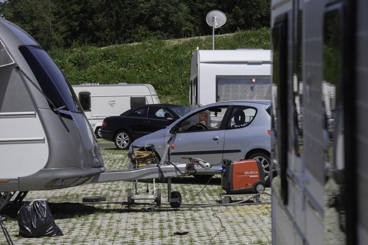 Stationnement illégal: Délai supplémentaire pour les gens du voyage à Avenches