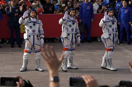 Arrimage d'un vaisseau spatial chinois à la station Tiangong