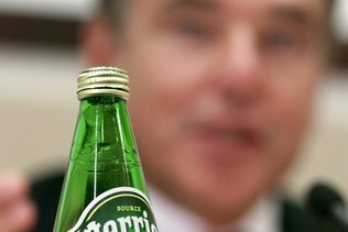 Nestlé a détruit par précaution une partie de la production Perrier