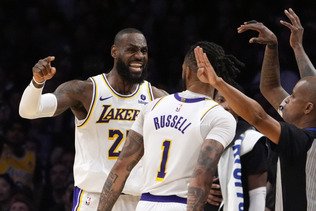 Les Lakers battent enfin les Nuggets